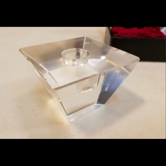 Pair of vintage pyramidal crystal glass candlesticks in a velvet lined case. - Picture 3 of 8